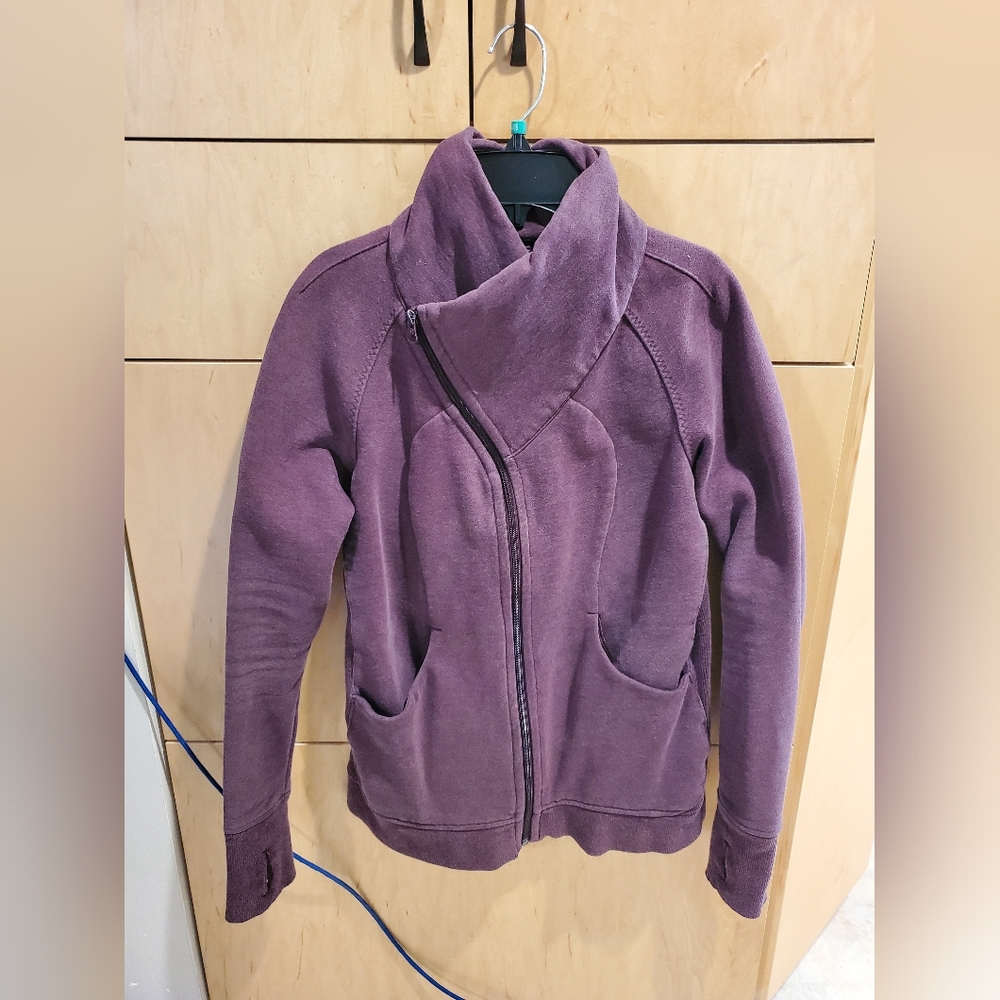 Lululemon size 8 Burgandy Jacket